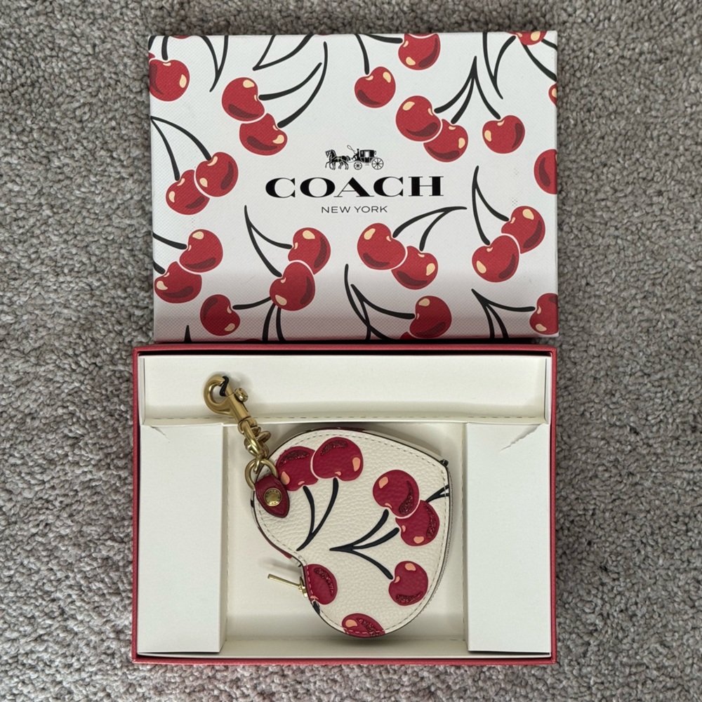 NEW Coach Limited Edition Boxed Leather Heart Coin Purse Chalk w/ Cherry Print